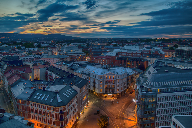 Oslo by night